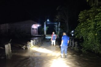 Kondisi banjir mengakibatkan terendamnya sejumlah rumah warga di Kabupaten Aceh Besar, Aceh, pada Jumat (14/2/2025) malam. Foto: BPBD Aceh Besar