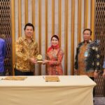 (Ki-ka) - Dr. Wang Jian, Co-Founder dan Chairman BGI Group, Heru Dharmadi Wijaya, Direktur Utama PT Naleya Genomik Indonesia, dr. Ockti Palupi Rahayuningtyas, Direktur Utama RSAB Harapan Kita, dr. Azhar Jaya, Direktur Jenderal Kesehatan Lanjutan, dan Dr. Dra. Lucia Rizka Andalucia, Direktur Jenderal Farmasi dan Alat Kesehatan. Foto: Ist