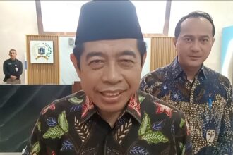 Ketua DPRD DKI Jakarta, Khoirudin (kiri) didampingi Sekwan DPRD DKI Jakarta, Agustinus. (Foto Sofian/ipol.id)