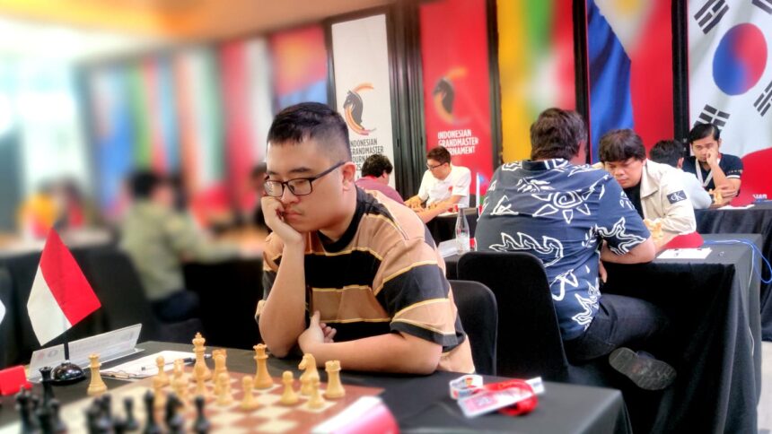 Tampil optimal, MI Yoseph Taher (2439) menambah nilai kemenangan dalam babak keenam dan ketujuh di pertandingan hari kelima, Kamis (20/2/2025) dalam Indonesian GM Tournament di Hotel Mewangi, Bandung, Jawa Barat Kamis (20/2/2025).