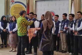 Mentri Pemuda Dan Olahraga (Menpora RI), Dito Ariotedjo yang di wakili Asisten Deputi Kemitraan Pemuda Kementerian Pemuda dan Olahraga Esa Sukmawijaya secara resmi mengukuhkan Pengurus Pusat Maritim Muda Nusantara Periode 2025/2026 di Media Center Kemenpora, Jakarta, Jumat (21/02/2025).