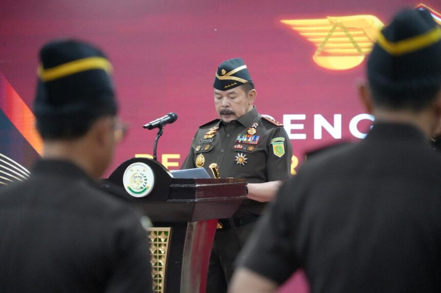 Jaksa Agung ST Burhanuddin saat mengukuhkan Pengurus Pusat Persatuan Jaksa Indonesia (PERSAJA) periode 2025-2027 di Gedung Utama Kejaksaan Agung, Jakarta, Jumat (21/2/2025). Foto: Dok PERSAJA