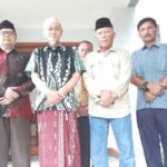 Tokoh Banten KH. Embay Mulya Syarif (tengah) saat menyoroti permohonan alih fungsi hutan lindung menjadi hutan produksi di lokasi Proyek Strategis Nasional (PSN) Pantai Indah Kapuk (PIK) 2 Tropical Coastland. (Foto: Istimewa)