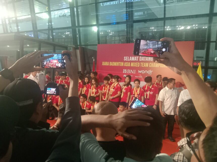 Timnas bulu tangkis Indonesia yang merebut gelar juara BAMTC 2025 tiba di Bandara Soekarno-Hatta, Tangerang, Senin 17 Februari 2025. Foto/bam