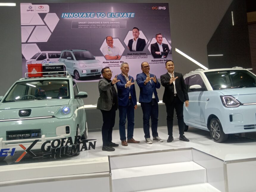 talkshow eksklusif bertema "Smart Charging & Safe Driving - Kendaraan Listrik yang Lebih Aman Bersama DFSK-SERES Indonesia dan Voltron Indonesia" di ajang Indonesia International Motor Show (IIMS) 2025.