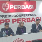 Budisatrio Djiwandono, Ketua Umum DPP Perbasi, dalam jumpa pers di Indonesia Arena, Minggu (23/2).