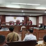 Sidang perkara pemalsuan surat putusan Mahkamah Agung (MA) dan dugaan pelanggaran etik sebagai dosen, dengan terdakwa Guru Besar Universitas Hasanuddin (Unhas) Prof Dr Marthen Napang, ditunda 2 (dua) pekan depan, oleh Majelis Hakim Pengadilan Negeri (PN) Jakarta Pusat, Rabu, (26/2/2025). Foto: Yudha Krastawan/ipol.id