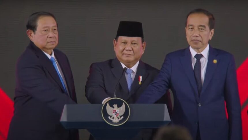 Presiden Prabowo Subianto didampingi mantan Presiden Susilo Bambang Yudhoyono dan Jokowi meluncurkan Danantara di kompleks Istana Kepresidenan, Jakarta, Senin (24/2/2025). Foto: Tangkapan layar YouTube Sekretariat Presiden