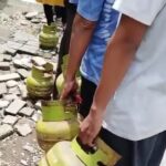 Warga antre membeli gas elpiji 3 kg. Foto Tiktok @neng.ofah.2