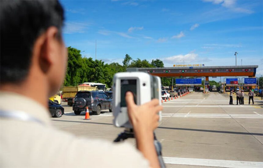 Teknologi 3D Laser Scanner merekam dan memetakan situasi kecelakaan di TKP secara tiga dimensi. Foto: Humas Polri