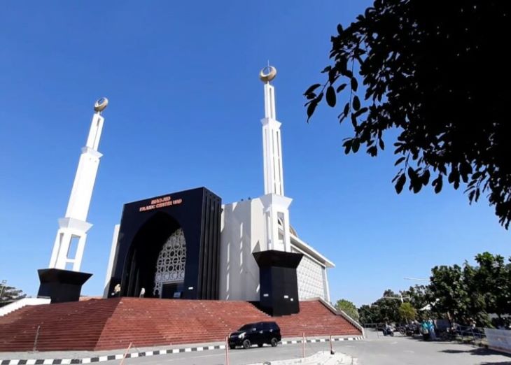 Program Doktor UAD mewisuda pasangan suami istri dengan IPK sama-sama 3,99.