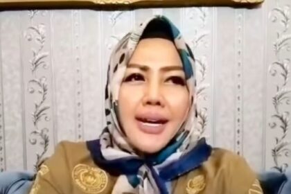 Klarifikasi Kades Wiwin Komalasari terkait nasi kotak dari Pelantikan Bupati Bogor Foto: Tangkap layar TikTok @ratuwk1414