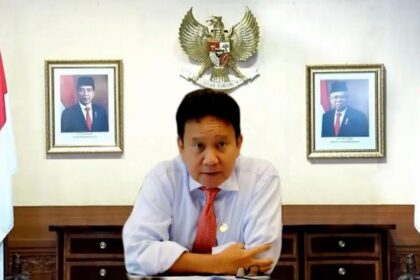 Wakil Ketua OJK Mirza Adityaswara
