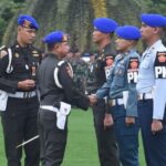 Panglima TNI Jenderal TNI Agus Subiyanto dalam upacara gelar pasukan di Lapangan Mabes TNI, Cilangkap, Jakarta Timur, Senin (10/2/2025). Foto: Puspen TNI