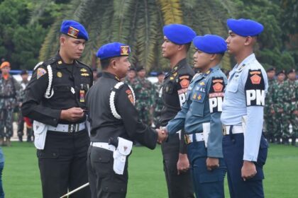 Panglima TNI Jenderal TNI Agus Subiyanto dalam upacara gelar pasukan di Lapangan Mabes TNI, Cilangkap, Jakarta Timur, Senin (10/2/2025). Foto: Puspen TNI
