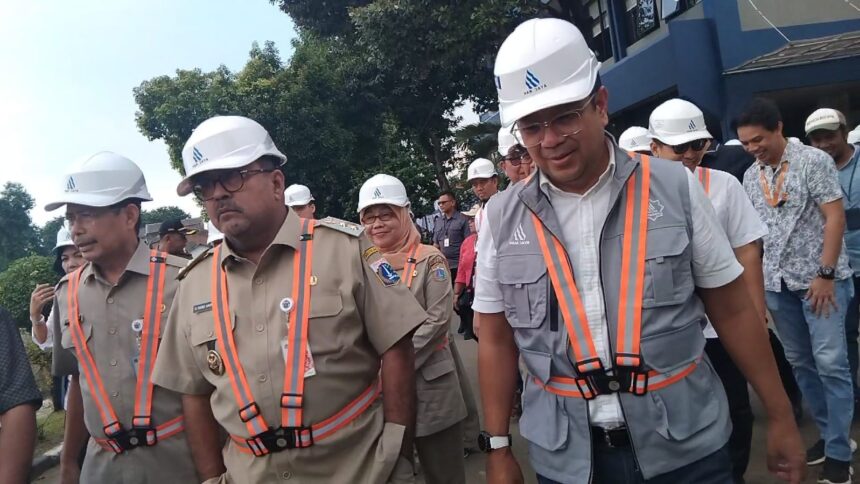 Wagub Rano Karno bersama Dirut PAM Jaya, Arief Nasrudin (kanan).( Foto istimewa)