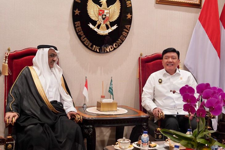 Menko Polkam Budi Gunawan saat menerima kunjungan kehormatan Dubes Arab Saudi, Faisal Abdullah H. Amodi. Foto: Kemenko Polkam