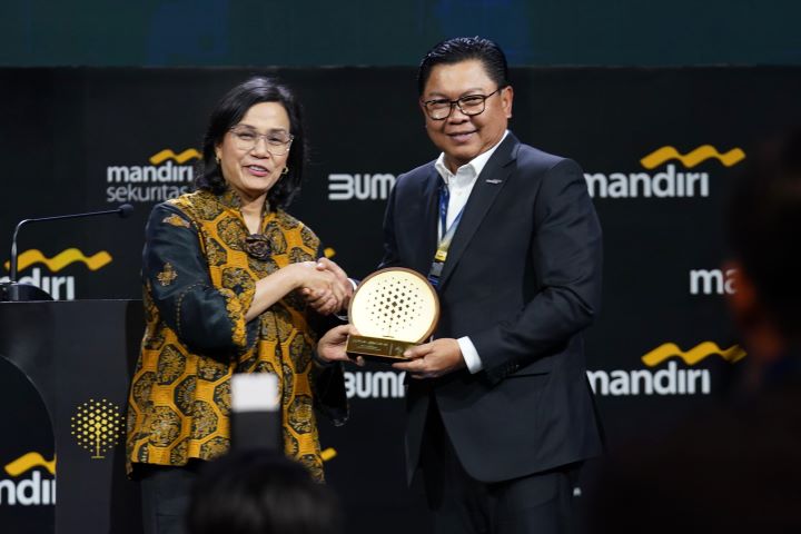 Menteri Keuangan RI, Sri Mulyani dan Direktur Utama Bank Mandiri Darmawan Junaidi dalam Mandiri Investment Forum (MIF) 2025 yang digelar di Jakarta, Selasa (11/2/2025). Foto: Dok Bank Mandiri