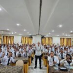 Calon PMI Tujuan Korea Selatan mengikuti sosialisasi program BPJS Ketenagakerjaan di Wisma Hijau, Depok, Jawa Barat.