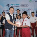 Pegadaian menyelenggarakan pemberdayaan sosial dan lingkungan melalui program Relawan Bakti BUMN di Pulau Derawan.