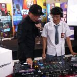 DJ Workshop untuk siswa SMA Mengenali Bakat FNomenalnya.