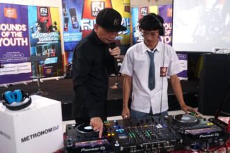 DJ Workshop untuk siswa SMA Mengenali Bakat FNomenalnya.