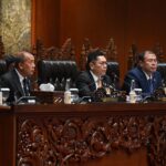 Wakil Ketua DPR RI Adies saat memimpin Rapat Paripurna DPR RI ke-13 Masa Persidangan II Tahun Sidang 2024-2025, Selasa (18/2/2025). Foto: