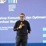 Arya Sinulingga dalam workshop bertema “Komunikasi Melalui Media Sosial dengan Optimasi AI” di Khas Hotel, Semarang, pada 1-2 Februari 2025.