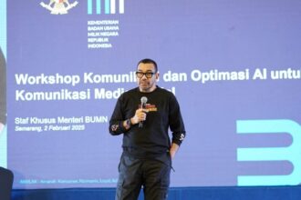 Arya Sinulingga dalam workshop bertema “Komunikasi Melalui Media Sosial dengan Optimasi AI” di Khas Hotel, Semarang, pada 1-2 Februari 2025.