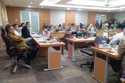 Rapat bersama Komisi B dengan eksekutif membahas gas melon 3 kilogram.(Foto istimewa)