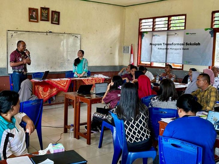 Pegadaian bersama Garuda Indonesia menyelenggarakan Program Transformasi Sekolah yang diselenggarakan di Labuan Bajo dan Pulau Komodo.