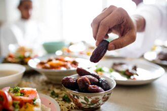 Ilustrasi, Berbuka Puasa. Foto: Istock @Rawpixel