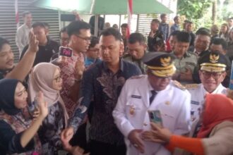 Gubernur dan wakil gubernur, Pramono-Rano saat mendatangi gedung DPRD DKI.(Foto Sofian/ipol.id)