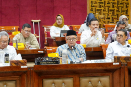 Mendikdasmen Abdul Mu`ti dalam Rapat Kerja Mendikdasmen bersama Komisi X Dewan Perwakilan Rakyat. Foto: Kemendikdasmen