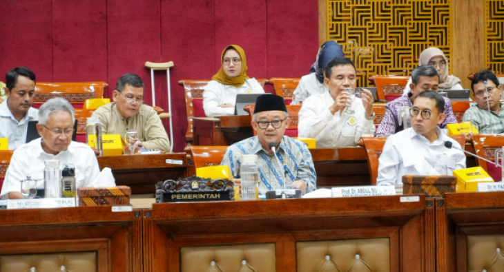 Mendikdasmen Abdul Mu`ti dalam Rapat Kerja Mendikdasmen bersama Komisi X Dewan Perwakilan Rakyat. Foto: Kemendikdasmen