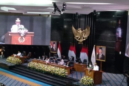Gubernur DKI Jakarta, Pramono Anung saat berpidato di sidang paripurna istimewa.(Foto sofian/ipol.id)