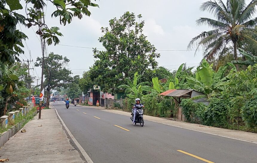 Sepanjang ruas Jalan Nasional, tepatnya di Jalan AMD Lintas Timur Pandeglang terlihat minim PJU.