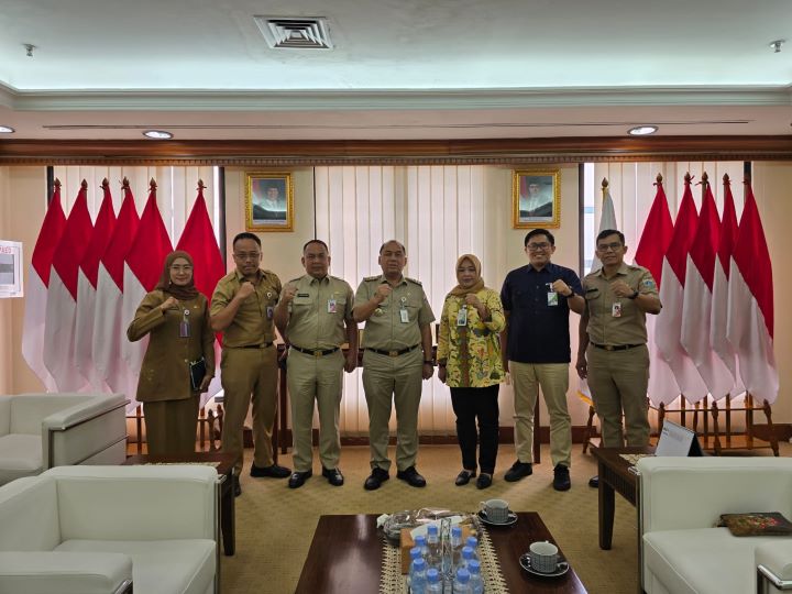 Wali Kota Jakarta Barat, Uus Kuswanto, menerima audiensi dari Badan Penyelenggara Jaminan Sosial (BPJS) Ketenagakerjaan Kantor Cabang Jakarta Grogol.