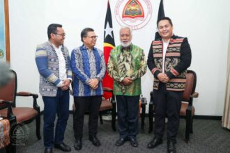 (Dari kiri ke kanan) VP Finance Business Partner Timor-Leste Dedy Edward, Duta Besar Indonesia untuk Timor-Leste Okto Dorinus Manik, Perdana Menteri Timor-Leste Kay Rala Xanana Gusmão, dan CEO Telkomcel Benedictus Ardiyanto Priyo. Foto: Telkom Indonesia