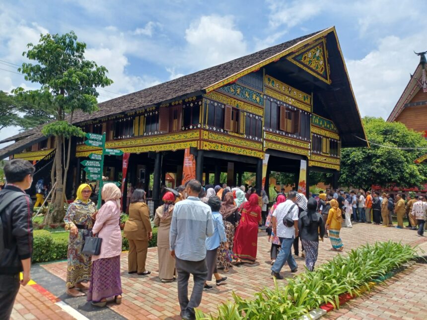 Anjungan Aceh di Taman Mini Indonesia Indah (TMII), Cipayung, Jakarta Timur. Foto: Joesvicar Iqbal/dok/ipol.id