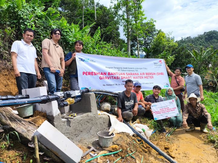 Peresmian Bantuan Sarana Air Bersih (SAB) Gravitasi Smart Water Meter yang berlangsung di Kab. Lebak, Banten, beberapa waktu yang lalu. Foto: Telkom Indonesia