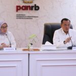 Menteri Sekretaris Negara Prasetyo Hadi, saat konferensi pers pengangakatan CASN 2024 bersama Menteri Pendayagunaan Aparatur Negara dan Reformasi Birokrasi (PANRB) Rini Widyantini, di Jakarta pada Senin (17/03/2025).