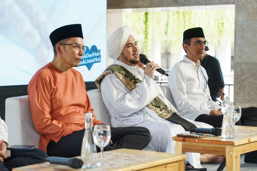 Dalam kegiatan bertema Lentera Moderasi dan Inspirasi untuk Indonesia Harmoni, perayaan ulang tahun Pusat Studi Al-Qur'an (PSQ) ke-20 kolaborasi bersama AQUA di Masjid Istiqlal, Jakarta, belum lama ini, turut hadir ustadz-ustadz, alim ulama kenamaan, Husein Ja'far Al Hadar atau Habib Ja’far, Fahruddin Faiz, Habib Jindan bin Novel, dan Prof. M. Quraish Shihab serta Najwa Shihab, dan narasumber lainnya. Foto: Ist