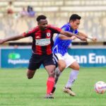 Duel antara pemain Persipura dan Persibo di Stadion Mandala, Jayapura, Jumat (28/2). (Instagram/persibo.bojonegoro)