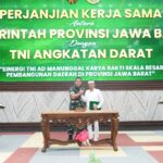 Kepala Staf Angkatan Darat (Kasad) Jenderal TNI Maruli Simanjuntak bersama Gubernur Jawa Barat Dedi Mulyadi dalam penandatanganan Perjanjian Kerja Sama (PKS) di Markas Besar Angkatan Darat (Mabesad), Jakarta Pusat, Jumat (14/3/2025). Foto: Dispenad