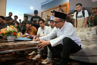 Pemprov Sulsel menggelar rapat pembahasan mengenai implementasi Tarif Angkutan Sewa Khusus (ASK) berdasarkan SK Gubernur Sulawesi Selatan Nomor 2559/XII/2022 Tahun 2022.