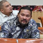 Anggota Komisi III DPR RI Martin D. Tumberlaka, saat Rapat Dengar Pendapat dengan Kapolda Sulut dan Rapat Dengar Pendapat Umum dengan Koordinator Jaringan Advokasi Tambang (Jatam) dan Inisiator Save Sangihe Island (SSI), di Gedung Nusantara I, DPR RI, Senayan, Jakarta, Rabu (12/3/2025). Foto: Dep/vel