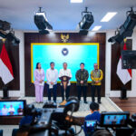 Menteri Sekretaris Negara Prasetyo Hadi beserta menteri dan pihak terkait menyampaikan keterangan pers terkait Sritex di Istana Kepresidenan Jakarta pada Senin, 3 Maret 2025. Foto: BPMI Setpres