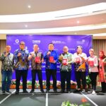 (Dari Kiri ke Kanan) EVP DSS Telkom Dedy Mardhianto, EVP Treg 4 Rachmad Dwi Hartanto, Kadiv IT Bank Kalbar Abdurahim Fiqry, Direktur Operasional Bank Kalsel Toni Darmawan, Kadep Operasional IT Bank Kalteng Irawan, Kadep IT Bank Kaltimtara Oska Yoris, Head Digital Business Bank DKI Yesti, Dirut Telkom Sigma Dwi Sulistiani saat acara workshop produk dan layanan Telkom di Hotel Ashley Wahid Hasyim, Jakarta, pada beberapa waktu yang lalu. Foto: Telkom Indonesia