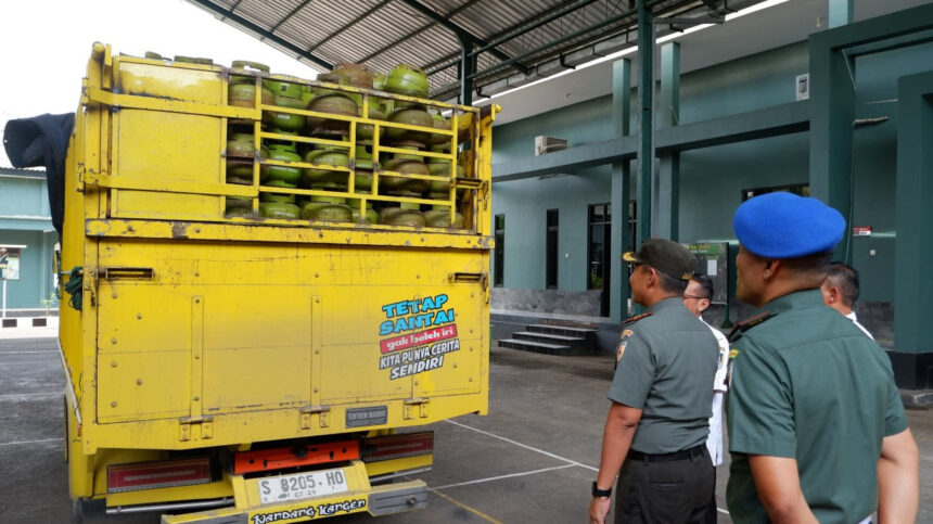 Kodim 0811 Tuban telah berhasil menggagalkan aksi dugaan penyelewengan LPG berukuran 3 kg di Kabupaten Tuban. Foto: Kodim 0811